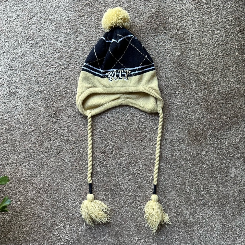 University of Pittsburgh “Pitt” Retro Beanie with Tassels